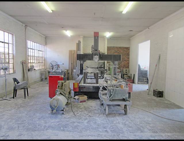 5,500M² BUILDING FOR SALE IN WALTLOO